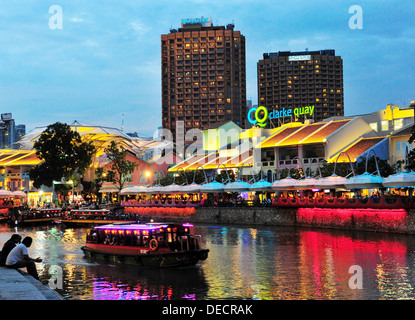 Relax presso il Fiume Singapore Foto Stock