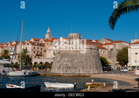 Fortilizio medievale torre nella vecchia città di Korcula, Croazia Foto Stock