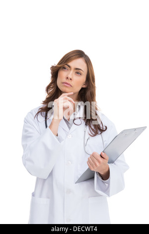 Riflessivo medico che guarda lontano Foto Stock