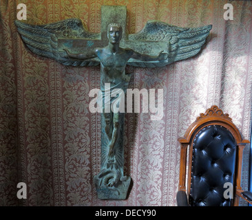 Bronzo Crocifisso Art all'interno di Canongate Kirk, Edimburgo, città vecchia, 153 Canongate, Edimburgo, Midlothian, Scozia, Regno Unito, EH8 8BN Foto Stock