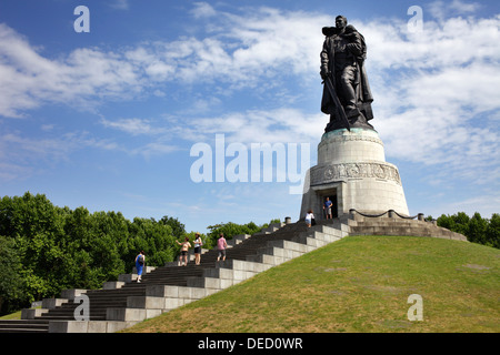 Berlino, Germania, guerra sovietica Memorial a Treptow Park Foto Stock