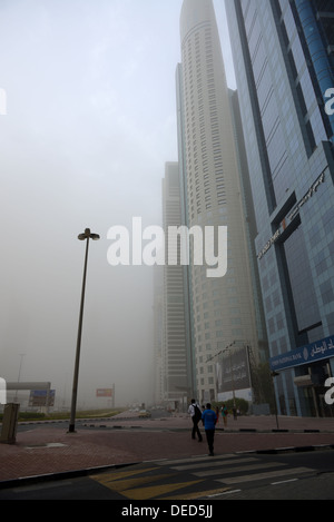 La tempesta di sabbia a Dubai il 8 settembre 2013 a Dubai, UAE. Di solito succede un paio di volte l'anno pro. Foto Stock