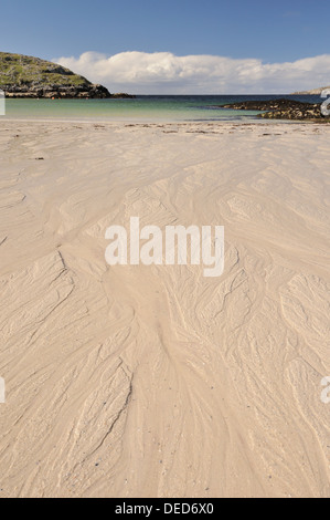 I modelli in sabbie bianche di: Achmelvich Beach, Assynt, Sutherland, a nord-ovest della Scozia Foto Stock
