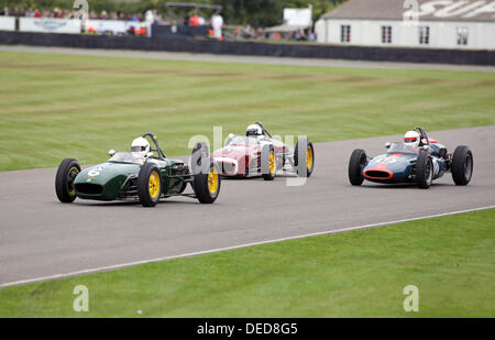 Chichester, Regno Unito . Xv Sep, 2013. Goodwood 2013 al Goodwood Circuito motorino - Mostra fotografica di Paul Smith alla guida di un verde 1960 Lotus-Climax 18 durante il Trofeo Gordon un 25 minuti di gara per la parte posteriore bimotore Formula Intercontinental e vetture di Formula 1 che ha corso tra il 1956 e il 1962 © Oliver Dixon/Alamy Live News Foto Stock