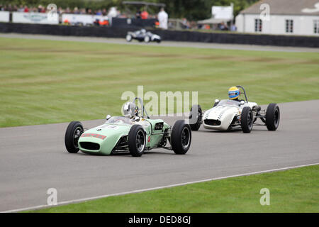 Chichester, Regno Unito . Xv Sep, 2013. Goodwood 2013 al Goodwood Circuito motorino - Mostra fotografica di Rudolf Ernst guidando un verde 1961 Lotus-Climax 18 durante il Trofeo Gordon un 25 minuti di gara per la parte posteriore bimotore Formula Intercontinental e vetture di Formula 1 che ha corso tra il 1956 e il 1962 © Oliver Dixon/Alamy Live News Foto Stock