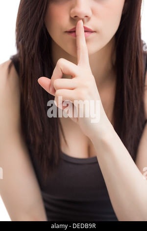 Chiudere fino sulla cute brunette mantenendo segreti Foto Stock