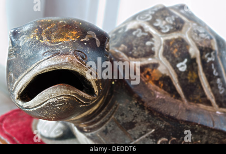 La Roccia tartaruga con simbolo mistico,Thai credono che ci rendono la salubrità e la lunga durata. Foto Stock