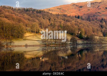 CUMBRIA, Regno Unito - 23 APRILE 2008: Acqua di Esthwaite nel Distretto dei Laghi Inglese Foto Stock