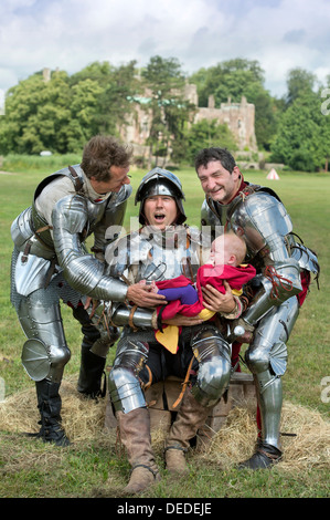 Il 'Berkeley Skirmish' reenactments medievale a Berkeley Castle vicino a Gloucester dove il cinquecentesimo anniversario della battaglia di Fl Foto Stock