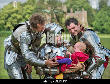 Il 'Berkeley Skirmish' reenactments medievale a Berkeley Castle vicino a Gloucester dove il cinquecentesimo anniversario della battaglia di Fl Foto Stock