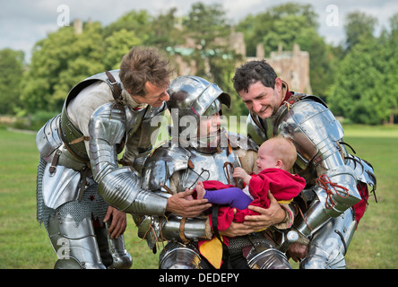 Il 'Berkeley Skirmish' reenactments medievale a Berkeley Castle vicino a Gloucester dove il cinquecentesimo anniversario della battaglia di Fl Foto Stock