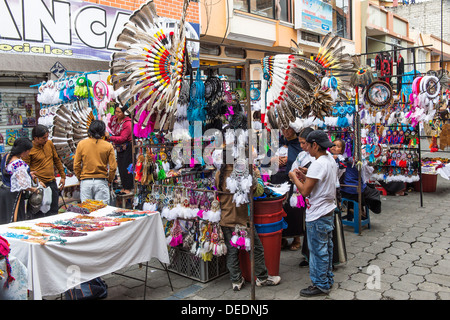 Scena di strada, il mercato di Otavalo, provincia di Imbabura, Ecuador, Sud America Foto Stock