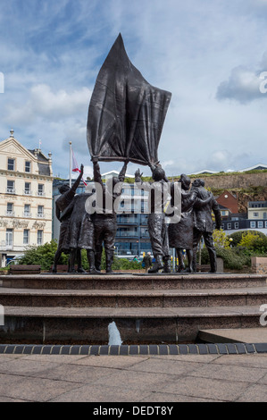 Scultura di liberazione, Piazza Liberazione, St. Helier, Jersey, Isole del Canale, Regno Unito, Europa Foto Stock