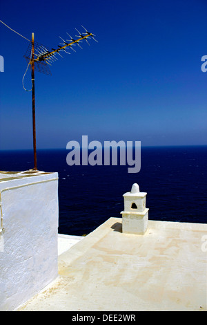 Grecia CICLADI, Sifnos, una casa del tetto presso Kastro, più il villaggio tradizionale di Sifnos isola. Foto Stock