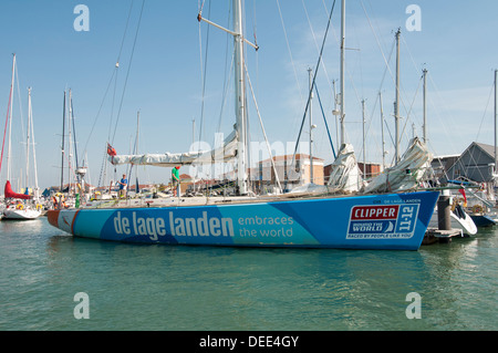 De Lage Landen sponsorizzato in tutto il mondo clipper sailing yacht ormeggiati a Cowes Foto Stock