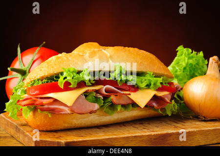 Ancora in vita con deliziosa deli sandwich di sub e di ortaggi Foto Stock