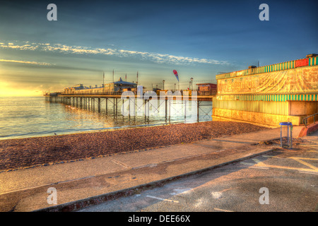 Il molo di Paignton Torbay Devon England vicino a mete turistiche di Torquay e Brixham in HDR Foto Stock