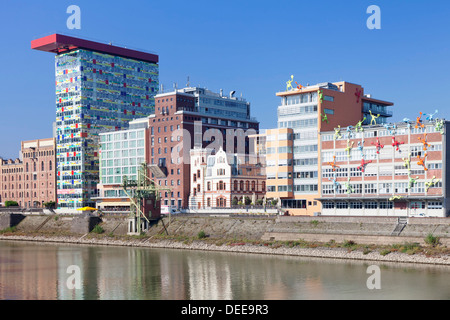 Edificio Colorium da William Alsop, Media Harbour (Medienhafen), Dusseldorf, Renania settentrionale-Vestfalia, Germania, Europa Foto Stock
