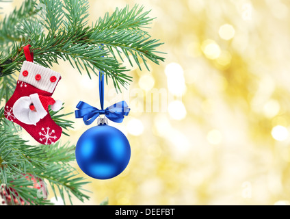 Decorazione per alberi di Natale. Closeup colpo di palla e Nikolaus boot. Foto Stock