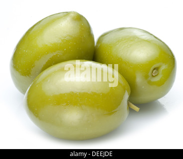 Tre olive verdi isolati su un bianco. Foto Stock