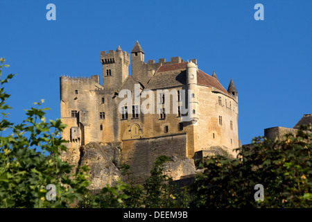 Chateaux Beynac. Una vista da Le Capeyrou campeggio dal fiume Dordogne Foto Stock