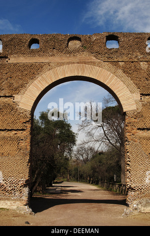 L'Italia. Villa Adriana. Villa Imperiale costruito dall'Imperatore Adriano (76-138). 2° secolo. Il Pecile. Tivoli. Foto Stock