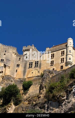 Chateaux Beynac. Una vista da Le Capeyrou campeggio dal fiume Dordogne Foto Stock