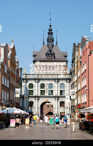 I turisti di fronte al Golden Gate nella lunga strada da Gdansk. Foto Stock