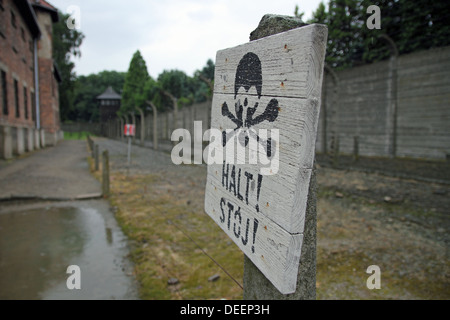 Arrestare Stou (Stop) segno ad Auschwitz. Foto Stock