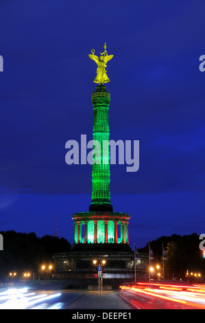 Torre della vittoria di Berlino di notte (Siegessaule) Foto Stock