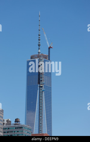 La Freedom Tower in costruzione nel giugno 2013 a New York City, Stati Uniti d'America. Foto Stock