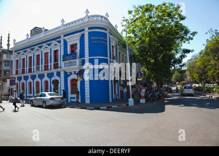 Facciata di un edificio, Singbal's Book House, Panaji, Goa nord, Goa, India Foto Stock