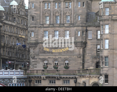 The Scotsman Hotel, North Bridge, come si vede da Princes Street, Edimburgo, Scozia, Regno Unito Foto Stock