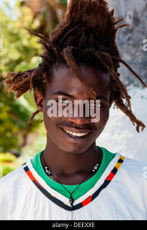 Africa, Angola, Benguela. Close-up verticale di Rastafarian l'uomo. Foto Stock