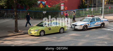 Uno dei nuovi borough esterna taxi è visto per le strade di Chelsea a New York Foto Stock
