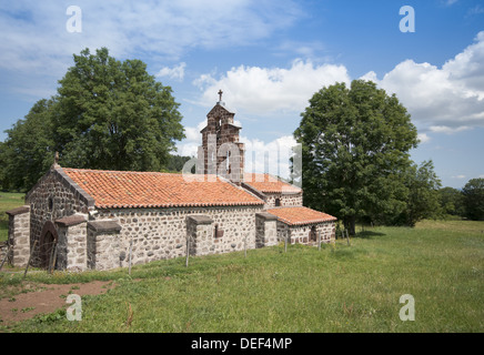 La cappella di San Rocco vicino Montbonnet sulla GR65 itinerario a piedi la strada di San Giacomo nella regione di Auvergne della Francia Foto Stock