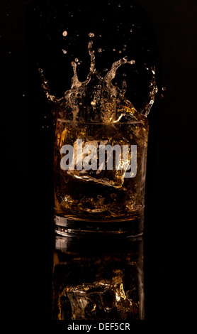 Spruzzata di whisky Foto Stock