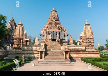 Tempio indù, costruito da Chandela Rajputs, presso la Western sito in India di Khajuraho. Foto Stock