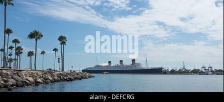 Queen Mary nave ormeggiata a Long Beach California litorale Marina Drive Foto Stock