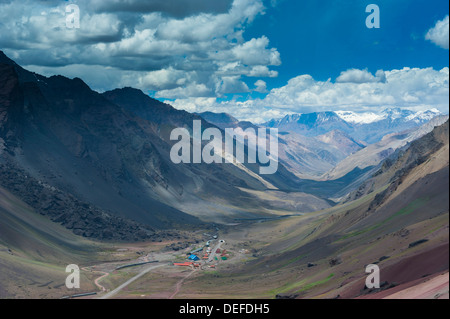 Mountain Pass tra Mendoza e Santiago, Ande, Argentina, Sud America Foto Stock