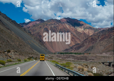 Mountain Pass tra Mendoza e Santiago, Ande, Argentina, Sud America Foto Stock