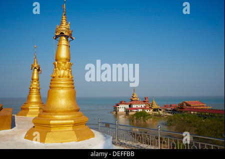 Paya Yele, monastero, galleggiante tempio, Kyaikkami, Mawlamyine (Moulmein) area, Stato Mon, Myanmar (Birmania), Asia Foto Stock