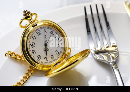 Piatto,forcella e orologio da tasca Foto Stock