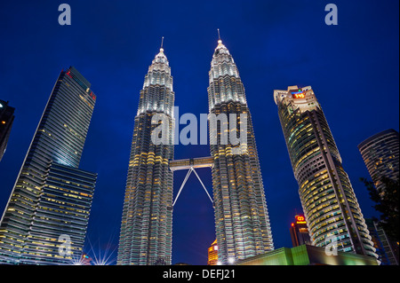 Torri Petronas, KLCC (Kuala Lumpur City Centre), Kuala Lumpur, Malesia, Asia sud-orientale, Asia Foto Stock