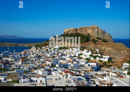 Acropoli e il villaggio di Lindos, RODI, DODECANNESO, isole greche, Grecia, Europa Foto Stock