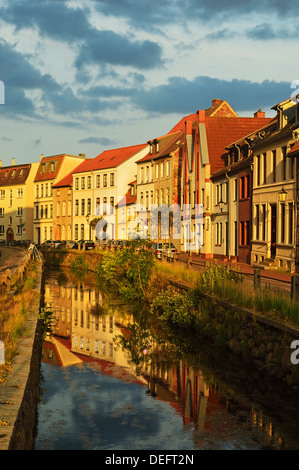Scena serale nella città vecchia di Wismar, Meclemburgo-Pomerania, Germania, del Mar Baltico, Europa Foto Stock