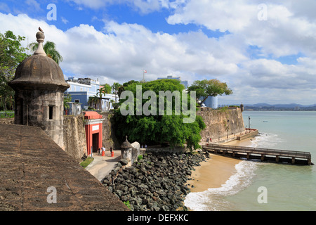 Le mura della città nella vecchia San Juan, Puerto Rico, West Indies, dei Caraibi e America centrale Foto Stock