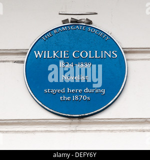 Una società di Ramsgate blu sulla placca 14 Nelson Crescent Ramsgate commemora il romanziere Wilkie Collins. Foto Stock