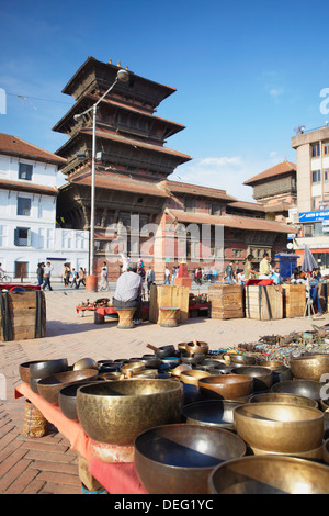 Negozio di souvenir in vendita in Durbar Square, Sito Patrimonio Mondiale dell'UNESCO, Kathmandu, Nepal, Asia Foto Stock