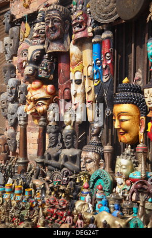 Maschere di souvenir, Bhaktapur, Valle di Kathmandu, Nepal, Asia Foto Stock